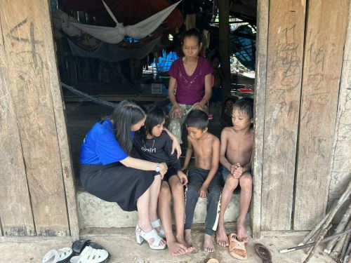 YÊU THƯƠNG NGỌT NGÀO ĐẾN VỚI CÁC EM NHỎ Ở RÀO CON