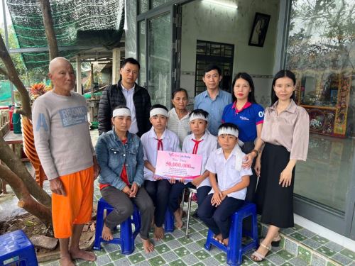 🌧️ TRAO QUÀ TẠI PHÚ YÊN – NHỮNG MẤT MÁT KHÔNG THỂ DIỄN TẢ BẰNG LỜI 💔