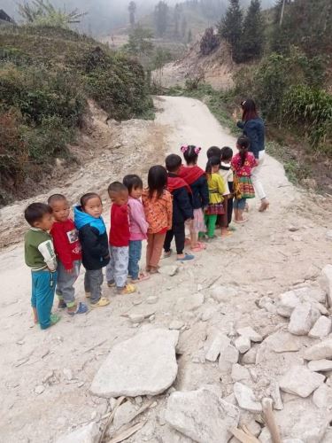 🌬️ Gió đông về… Xin mỗi tấm lòng 160.000 đồng – một chiếc áo ấm cho trẻ em nghèo vùng biên giới Hà Giang ❄️❤️