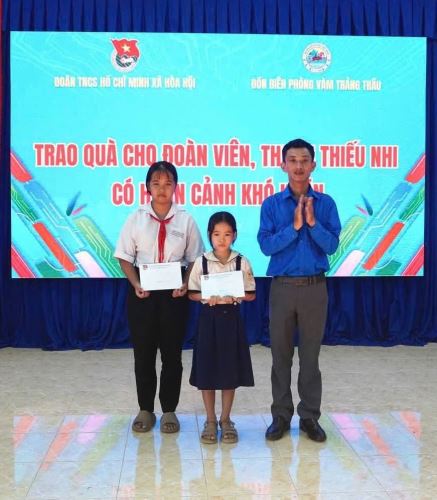 TRAO YÊU THƯƠNG ĐẾN HAI EM LIN THẢO & BẢO TRANG TẠI TÂY NINH