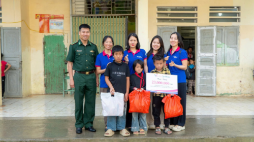 HÀNH TRÌNH ĐẾN VỚI HAI EM VỪ MÍ SAY VÀ VỪ THỊ DÍNH NƠI VÙNG CAO BIÊN GIỚI