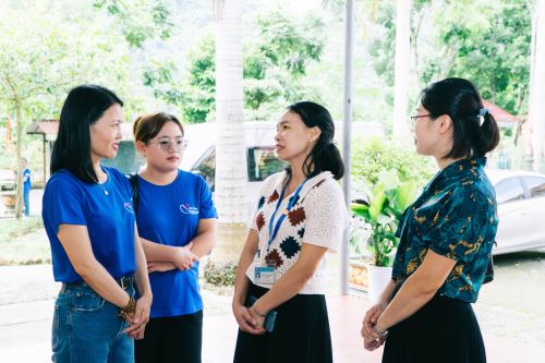 Báo hoinhap: Hành trình làm “chị đỡ đầu” cho các em nhỏ mồ côi của nhà báo Trần Toản