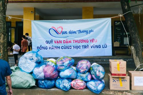 Nguonluc: Mang thương yêu đến học trò vùng lũ Yên Bái