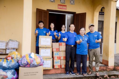 Nguonluc: Vạn dặm thương yêu chung tay nâng bước em đến trường