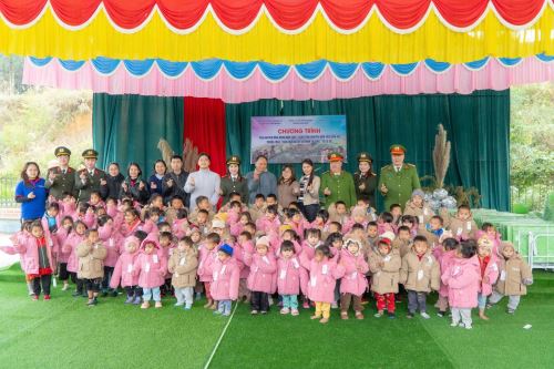 HÀNH TRÌNH TRAO HƠI ẤM ĐẾN TRƯỜNG MẦM NON BẢN MÁY