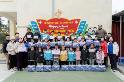 HÀNH TRÌNH TRAO HƠI ẤM ĐẾN TRƯỜNG PTDT BÁN TRÚ TIỂU HỌC CHIẾN PHỐ, TUYÊN QUANG