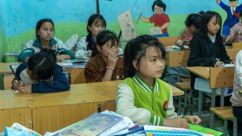 MANG TRI THỨC ĐẾN VỚI TRẺ EM VÙNG CAO HÀ GIANG
