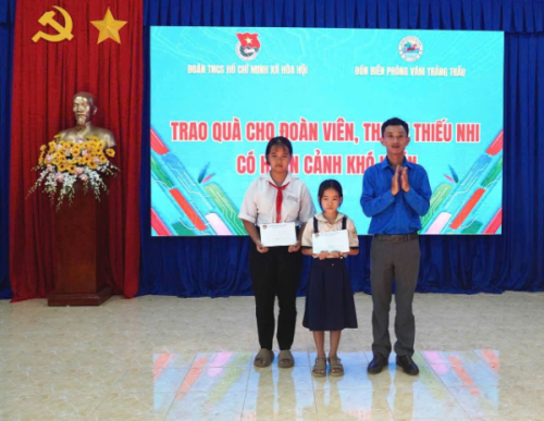 TRAO YÊU THƯƠNG ĐẾN HAI EM LIN THẢO & BẢO TRANG TẠI TÂY NINH