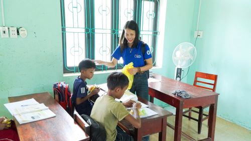 Thuongiga24h: Nắm lấy những đôi bàn tay- Vạn dặm thương yêu Yên Bái