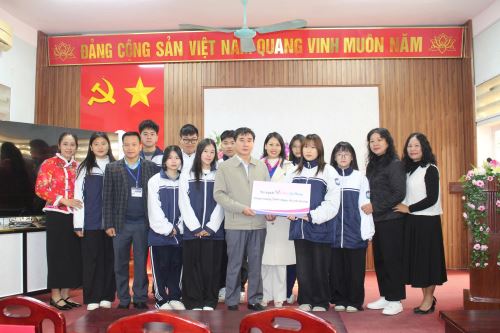 Trao tặng 1.000 đầu sách cho trường THPT Ngọc Hà