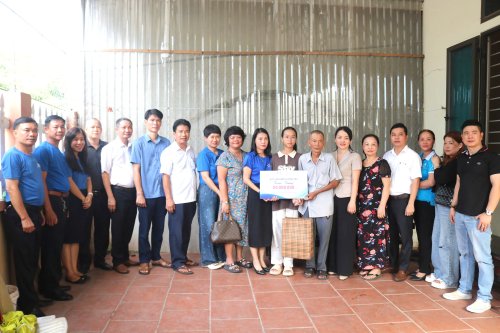 Quỹ Vạn Dặm thương yêu – trao 70 triệu cho học sinh mồ côi xã Hoằng Đồng