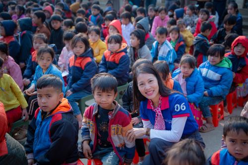 Báo ảnh Dân tộc miền núi: Vạn dặm yêu thương - Sưởi ấm những mảnh đời bé nhỏ ở Hà Giang