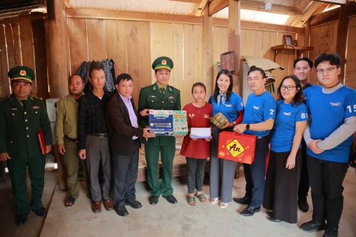 Truyền hình Tương Dương: Tương Dương tổ chức “Xuân biên giới – Tết cho người nghèo và Trẻ mồ côi