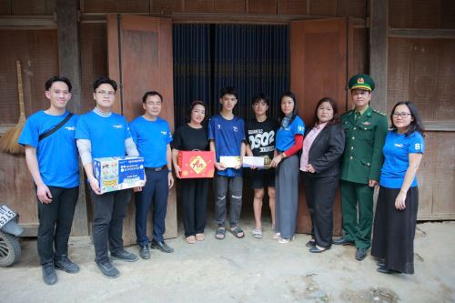 Báo mới: Trao quà Tết sớm cho bà con nghèo và trẻ mồ côi