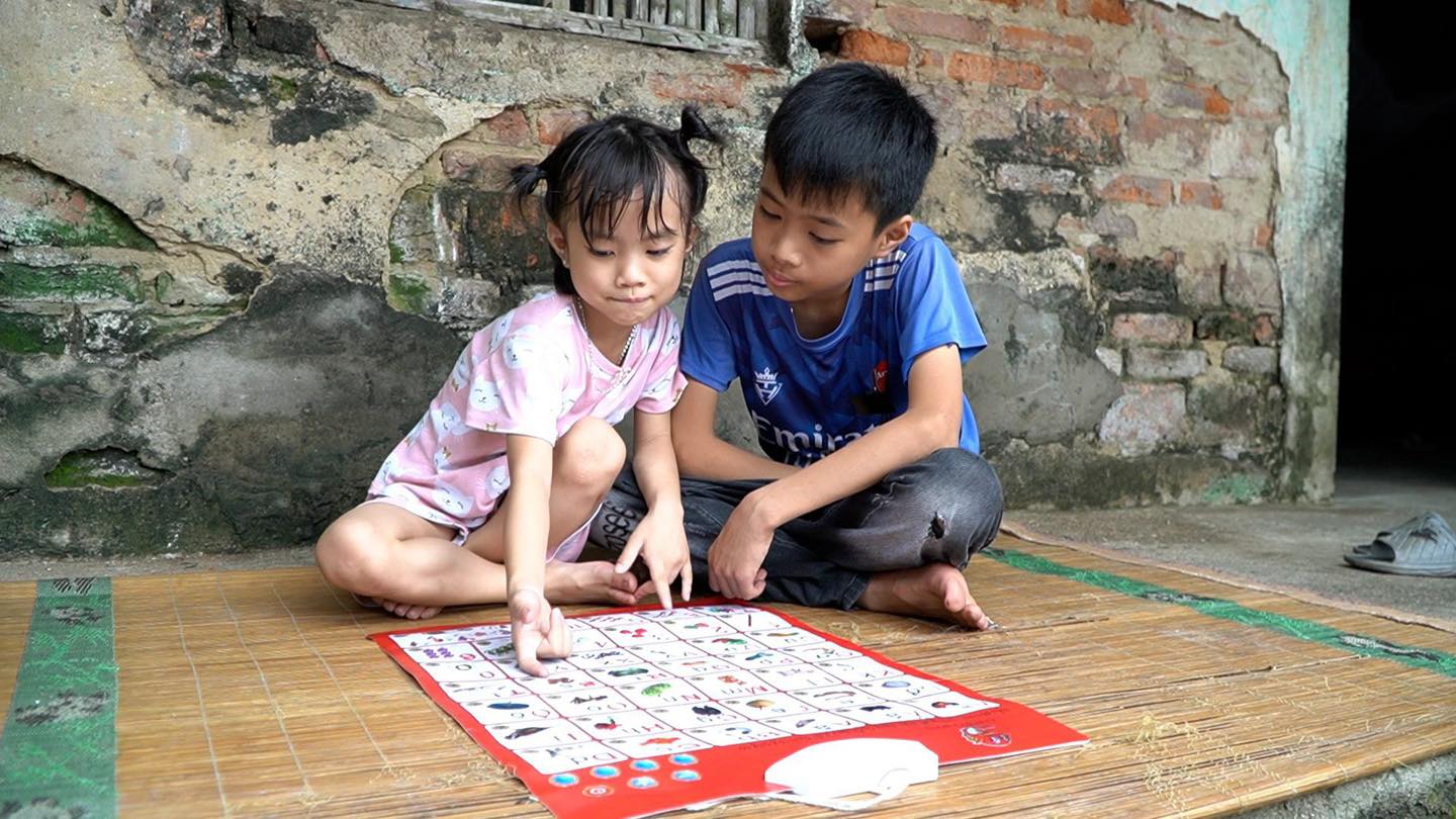 THƯƠNG PHẬN 2 ĐỨA TRẺ MỒ CÔI