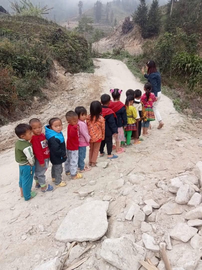 🌬️ Gió đông về… Xin mỗi tấm lòng 160.000 đồng – một chiếc áo ấm cho trẻ em nghèo vùng biên giới Hà Giang ❄️❤️